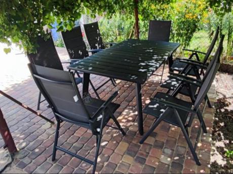 Meble ogrodowe obiadowe dla 8 osób Kantara ze stołem 160-240 cm i składanymi krzesłami