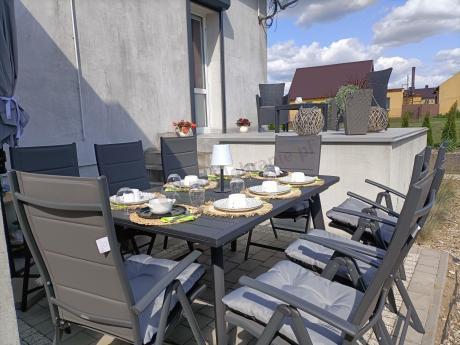 Meble ogrodowe obiadowe dla 8 osób Kantara ze stołem 160-240 cm i składanymi krzesłami