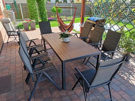 Meble ogrodowe obiadowe ze stołem 180cm i składanymi krzesłami - Kanbery Wood Antracite 8+1