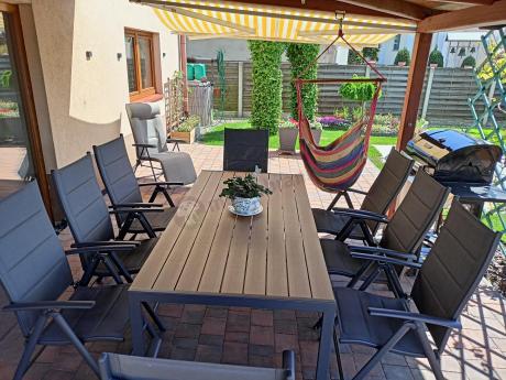 Meble ogrodowe obiadowe ze stołem 180cm i składanymi krzesłami - Kanbery Wood Antracite 8+1