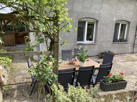 Meble ogrodowe obiadowe ze stołem 180cm i składanymi krzesłami - Kanbery Wood Antracite 8+1