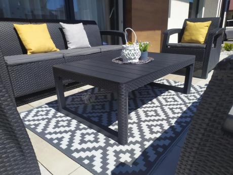 Meble ogrodowe z podnoszonym stołem