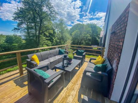 Meble ogrodowe z podnoszonym stołem