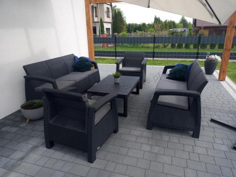 Meble ogrodowe z podnoszonym stołem