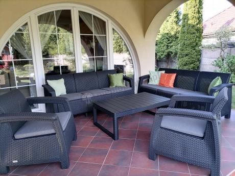 Meble ogrodowe z podnoszonym stołem