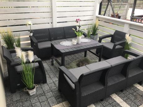 Meble ogrodowe z podnoszonym stołem