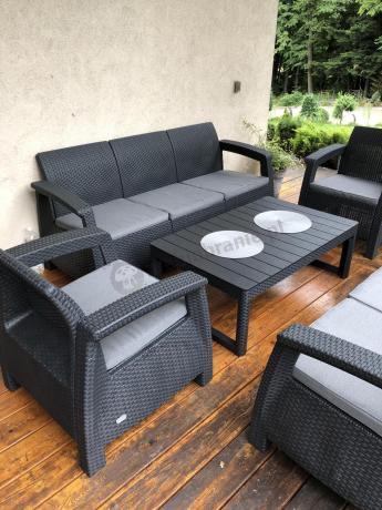 Meble ogrodowe z podnoszonym stołem