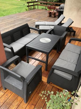 Meble ogrodowe z podnoszonym stołem
