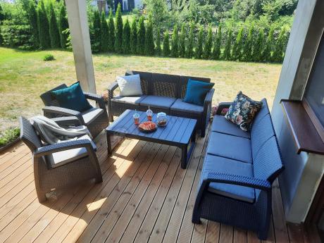 Meble ogrodowe z podnoszonym stołem