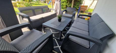 Meble ogrodowe z podnoszonym stołem