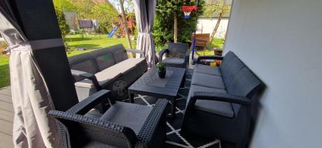 Meble ogrodowe z podnoszonym stołem