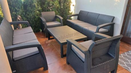 Meble ogrodowe z podnoszonym stołem