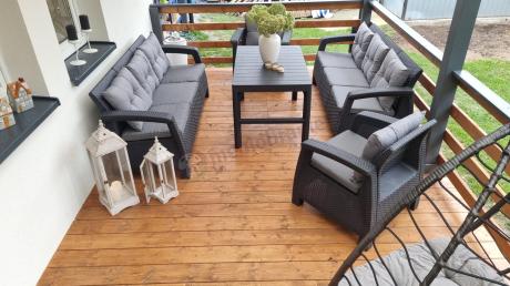 Meble ogrodowe z podnoszonym stołem