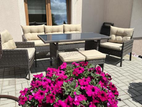 Meble ogrodowe z sofą 175cm, wysokim stołem, fotelami i pufami Perata Dining Brown