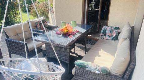 Meble ogrodowe z sofą 175cm, wysokim stołem, fotelami i pufami Perata Dining Brown