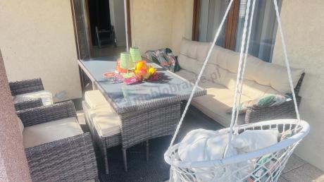 Meble ogrodowe z sofą 175cm, wysokim stołem, fotelami i pufami Perata Dining Brown