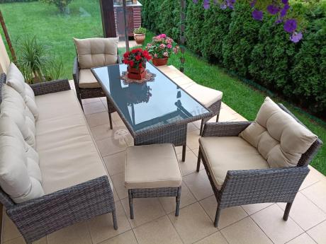 Meble ogrodowe z sofą 175cm, wysokim stołem, fotelami i pufami Perata Dining Brown