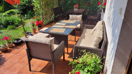 Meble ogrodowe z sofą 175cm, wysokim stołem, fotelami i pufami Perata Dining Brown