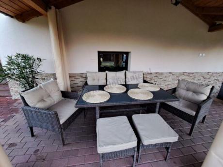 Meble ogrodowe z sofą 175cm, wysokim stołem, fotelami i pufami Perata Dining Brown