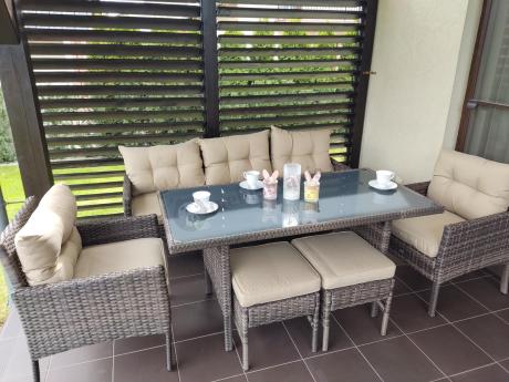 Meble ogrodowe z sofą 175cm, wysokim stołem, fotelami i pufami Perata Dining Brown