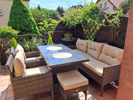 Meble ogrodowe z sofą 175cm, wysokim stołem, fotelami i pufami Perata Dining Brown