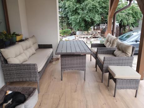 Meble ogrodowe z sofą 175cm, wysokim stołem polywood, fotelami i pufami Perata Dining Brown