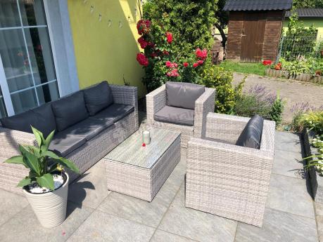 Szary komplet wypoczynkowy do ogrodu