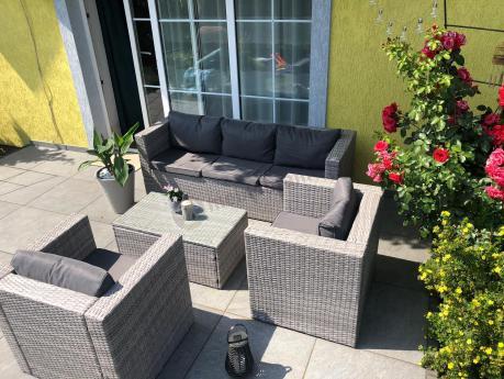 Szary komplet wypoczynkowy do ogrodu