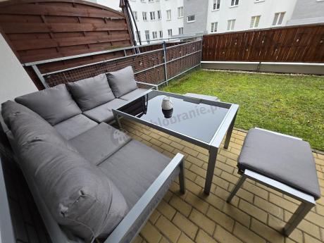 Meble tarasowe metalowe - narożnik 184x184cm, pufy i stół 120cm - Sodor Corner - Silver