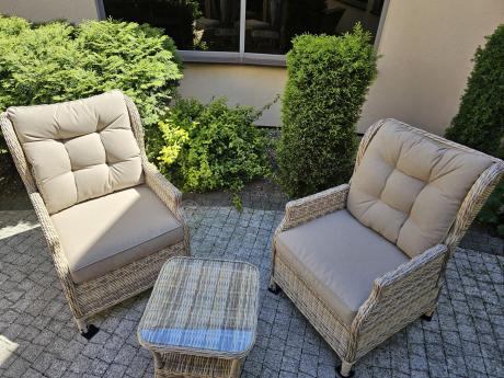 Meble technorattan dwa regulowane fotele + podnóżki + stolik Laritto Duo - Beige