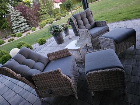 Meble technorattan dwa regulowane fotele + podnóżki + stolik Laritto Duo - Creme