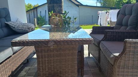 Meble technorattanowe premium na taras Laritto Dining + pufy - Dark Brown