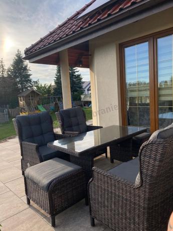 Meble technorattanowe premium na taras Laritto Dining + pufy - Dark Brown