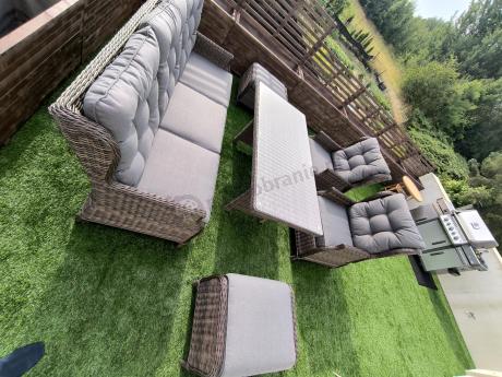 Meble technorattanowe premium na taras Laritto Dining + pufy - Dark Brown