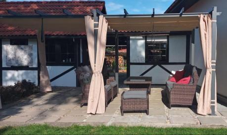 Meble technorattanowe premium na taras Laritto Dining + pufy - Dark Brown