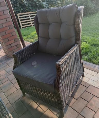 Meble technorattanowe premium na taras Laritto Dining + pufy - Dark Brown