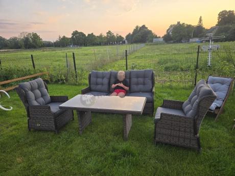 Meble technorattanowe premium na taras Laritto Dining + pufy - Dark Brown