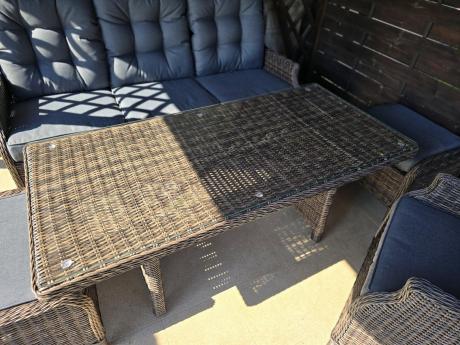 Meble technorattanowe premium na taras Laritto Dining + pufy - Dark Brown