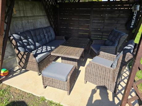 Meble technorattanowe premium na taras Laritto Dining + pufy - Dark Brown