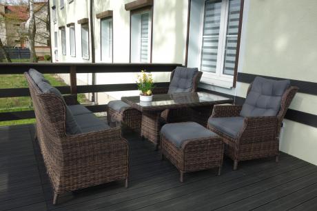 Meble technorattanowe premium na taras Laritto Dining + pufy - Dark Brown