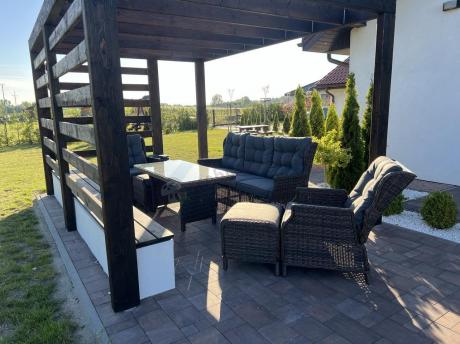 Meble technorattanowe premium na taras Laritto Dining + pufy - Dark Brown