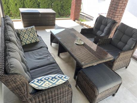 Meble technorattanowe premium na taras Laritto Dining + pufy - Dark Brown