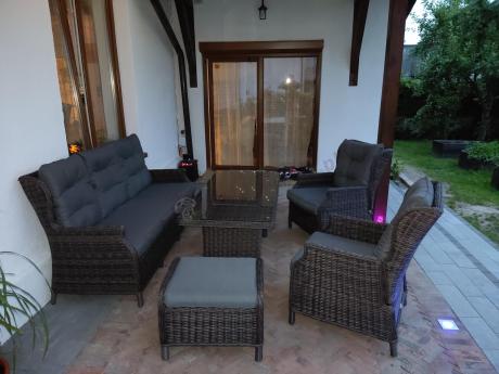 Meble technorattanowe premium na taras Laritto Dining + pufy - Dark Brown