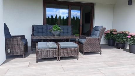 Meble technorattanowe premium na taras Laritto Dining + pufy - Dark Brown