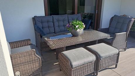 Meble technorattanowe premium na taras Laritto Dining + pufy - Dark Brown