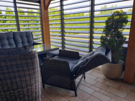 Meble technorattanowe premium na taras Laritto Dining + pufy - Dark Brown