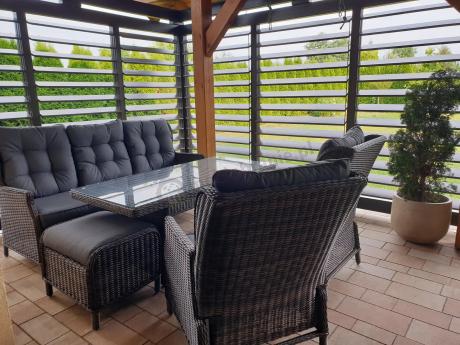 Meble technorattanowe premium na taras Laritto Dining + pufy - Dark Brown