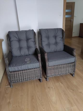 Meble technorattanowe premium na taras Laritto Dining + pufy - Dark Brown