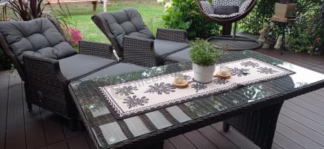 Meble technorattanowe premium na taras Laritto Dining + pufy - Dark Brown