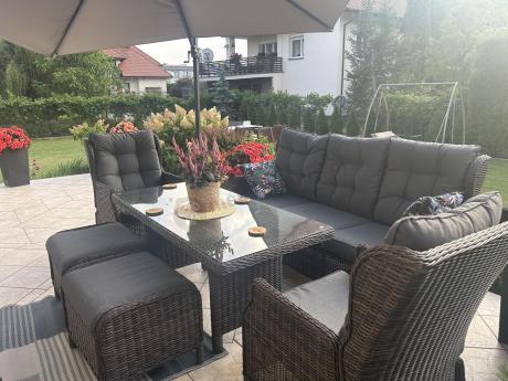 Meble technorattanowe premium na taras Laritto Dining + pufy - Dark Brown